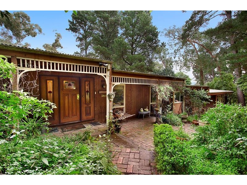 22 Pine Road, Mooroolbark VIC 3138