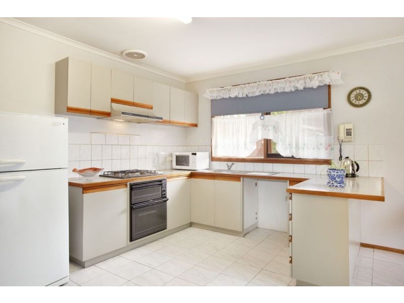 2/15 Service Road, Blackburn VIC 3130