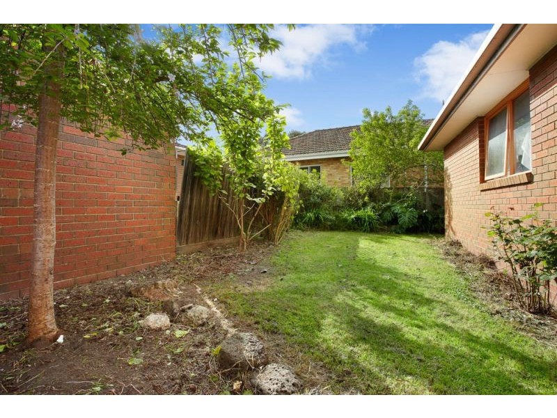 2/15 Service Road, Blackburn VIC 3130