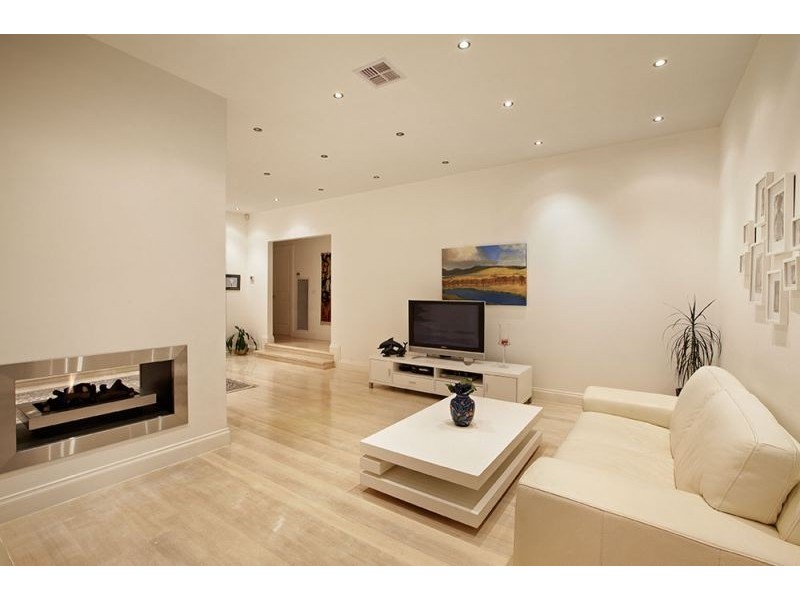 2/51 Deep Creek Road, Mitcham VIC 3132