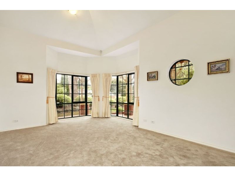 1 Illowra Walk, Blackburn South VIC 3130