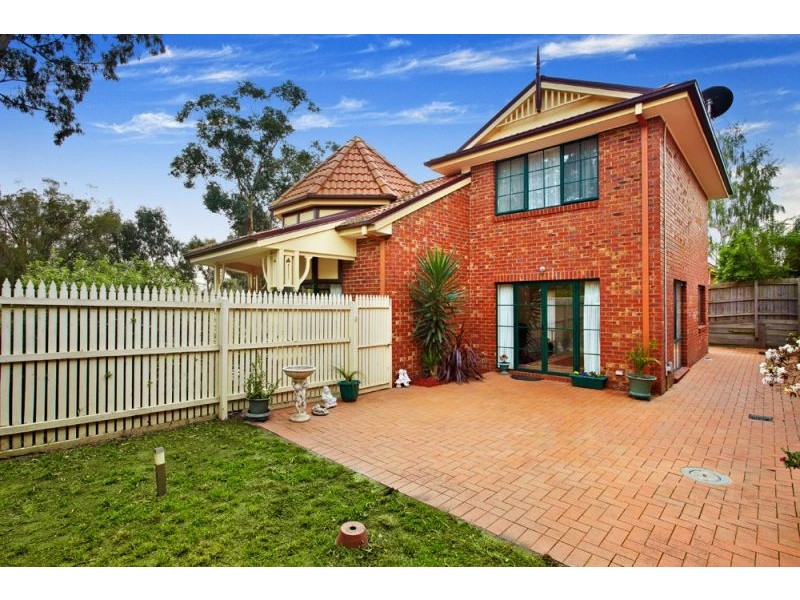 1 Illowra Walk, Blackburn South VIC 3130
