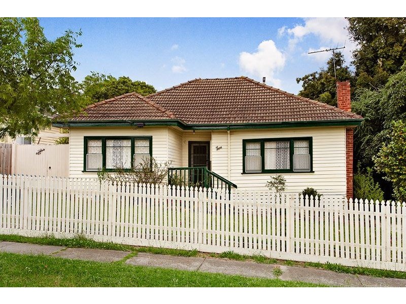 2 Lulworth Street, Blackburn North VIC 3130