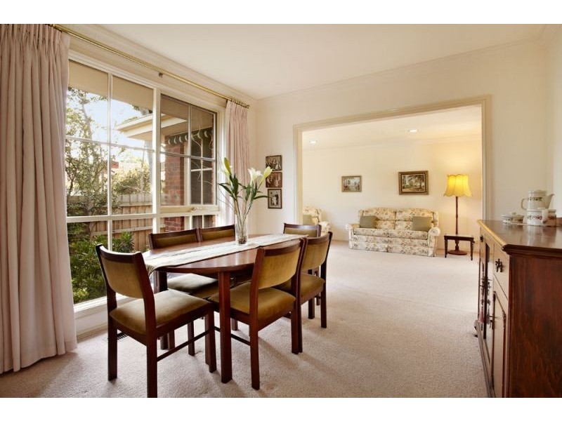 2/10 Parkside Street, Blackburn VIC 3130