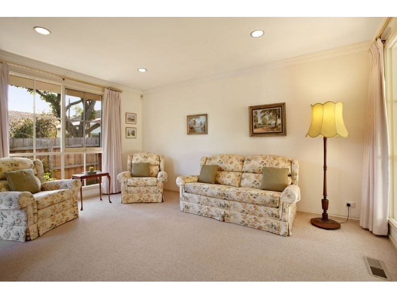 2/10 Parkside Street, Blackburn VIC 3130