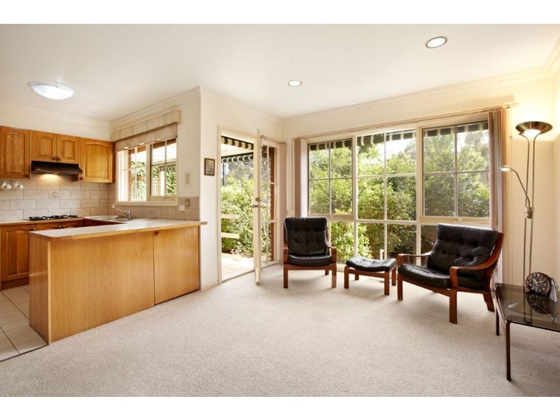 2/10 Parkside Street, Blackburn VIC 3130