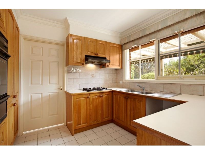2/10 Parkside Street, Blackburn VIC 3130