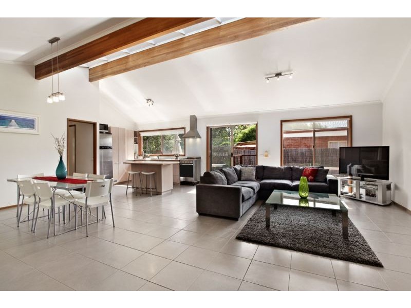 2/24 Jolimont Road, Forest Hill VIC 3131