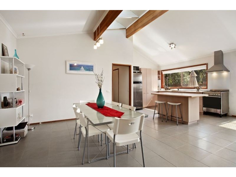 2/24 Jolimont Road, Forest Hill VIC 3131