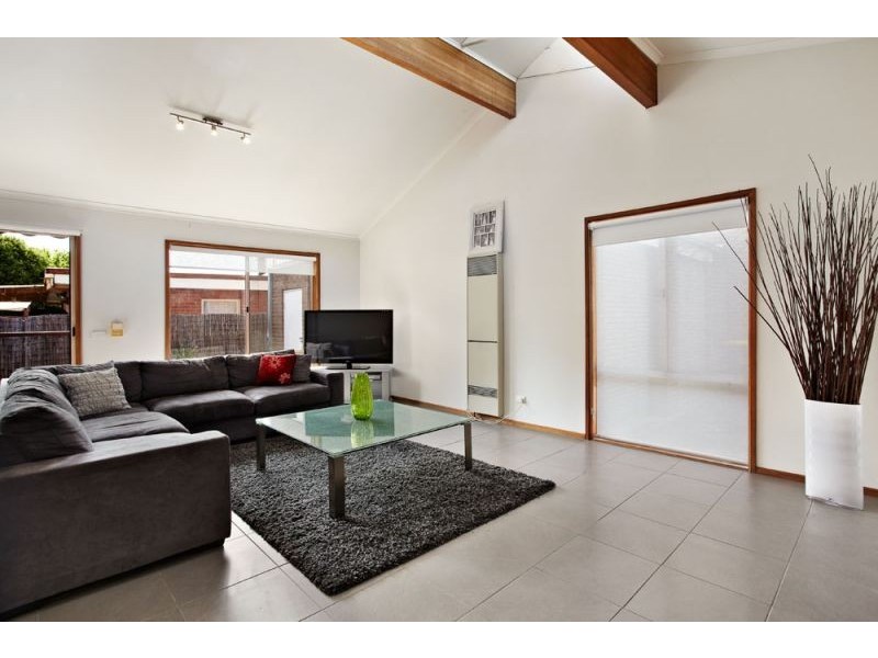 2/24 Jolimont Road, Forest Hill VIC 3131