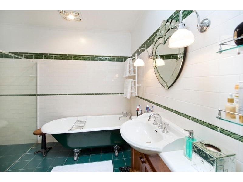 39 Laurel Grove North, Blackburn VIC 3130