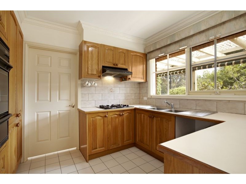 2/10 Parkside Street, Blackburn VIC 3130