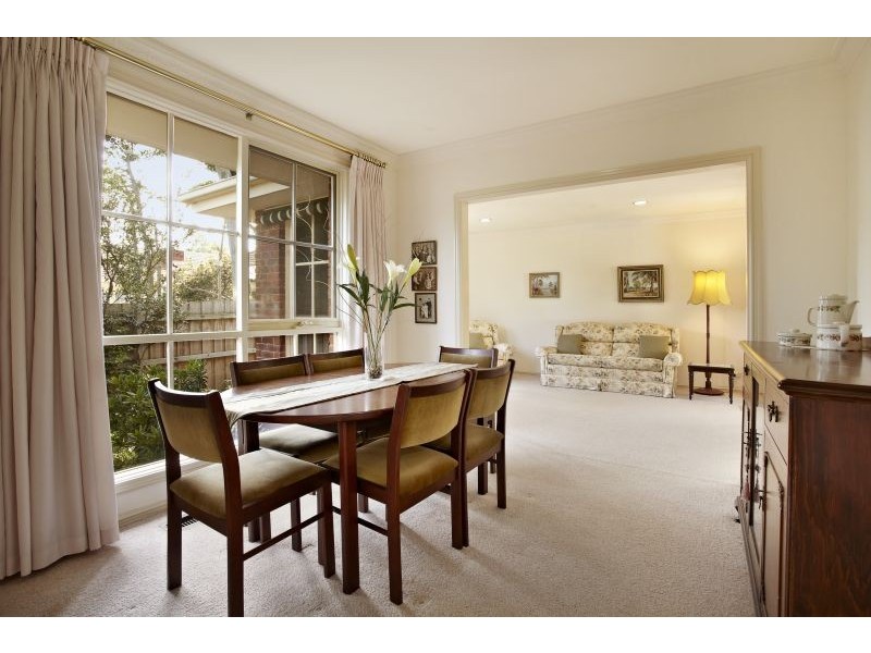 2/10 Parkside Street, Blackburn VIC 3130