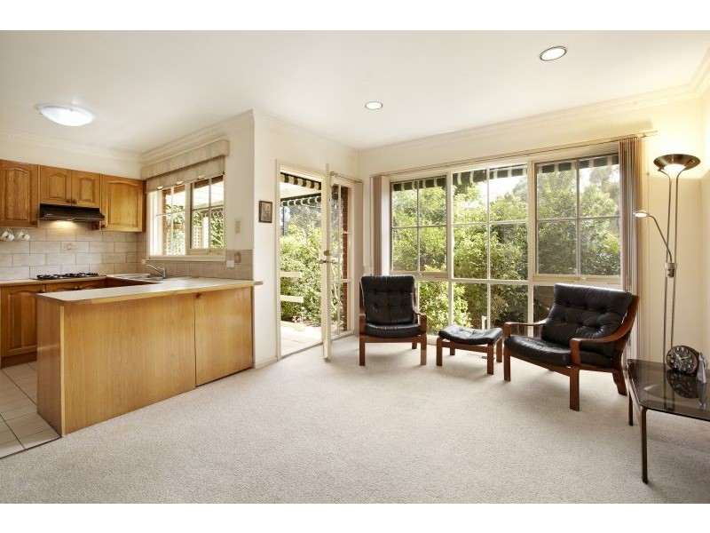 2/10 Parkside Street, Blackburn VIC 3130