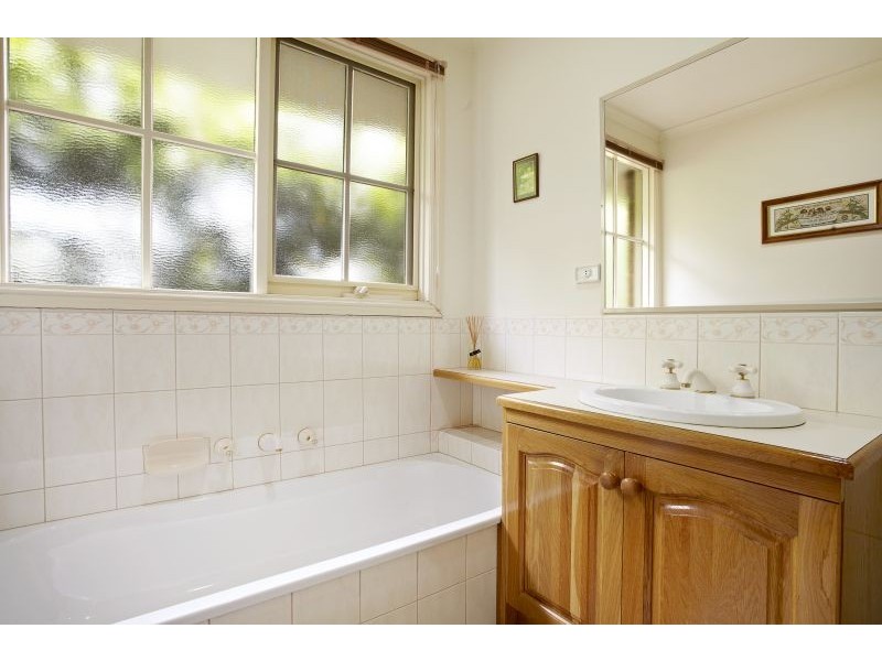 2/10 Parkside Street, Blackburn VIC 3130