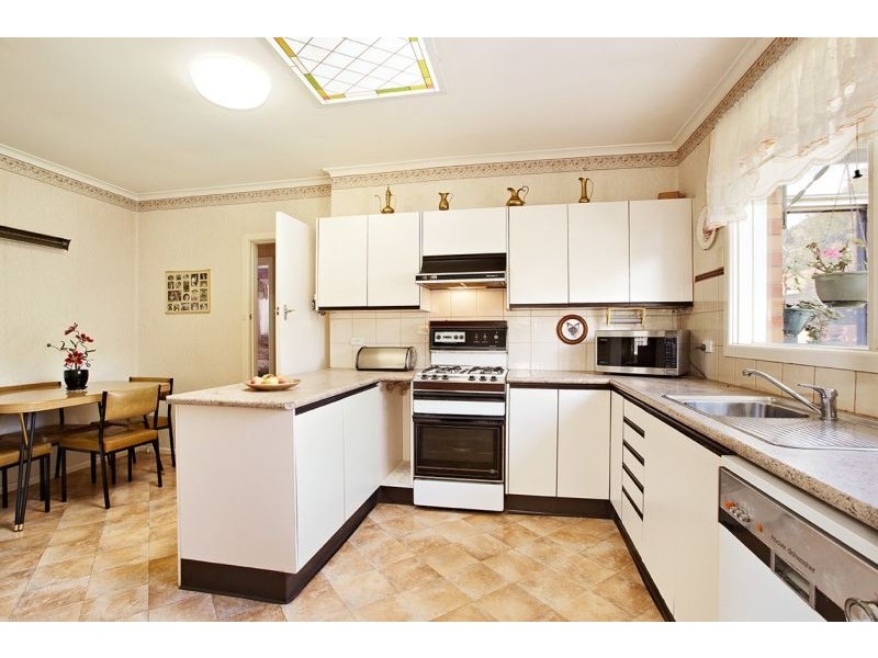 16 Benjamin Street, Box Hill North VIC 3129