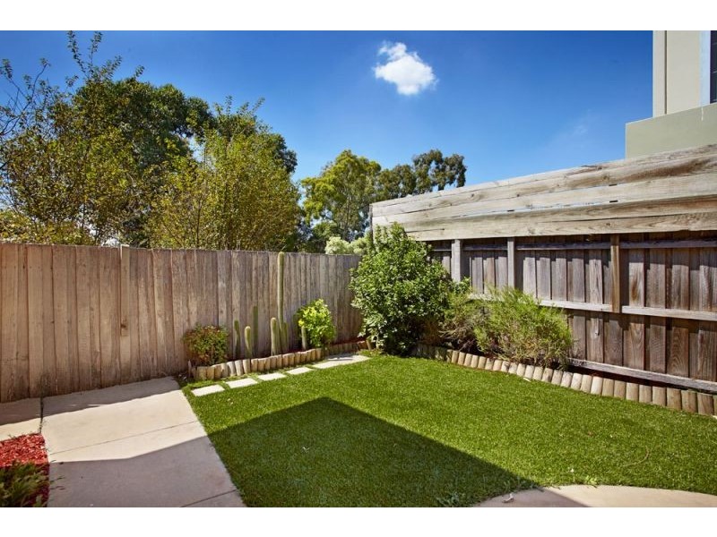 2/25 Baldwin Road, Blackburn VIC 3130