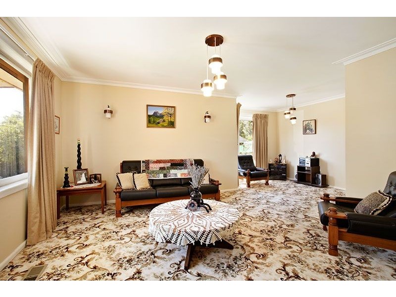 19 Rochdale Drive, Burwood East VIC 3151