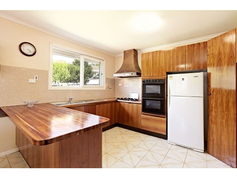 19 Rochdale Drive, Burwood East VIC 3151