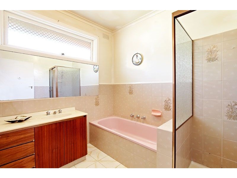 19 Rochdale Drive, Burwood East VIC 3151
