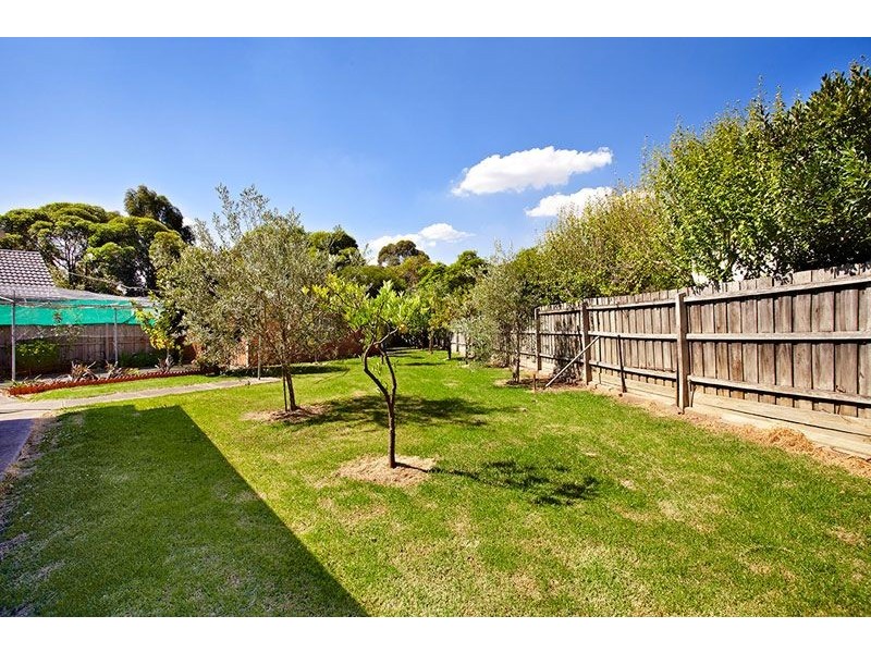 19 Rochdale Drive, Burwood East VIC 3151