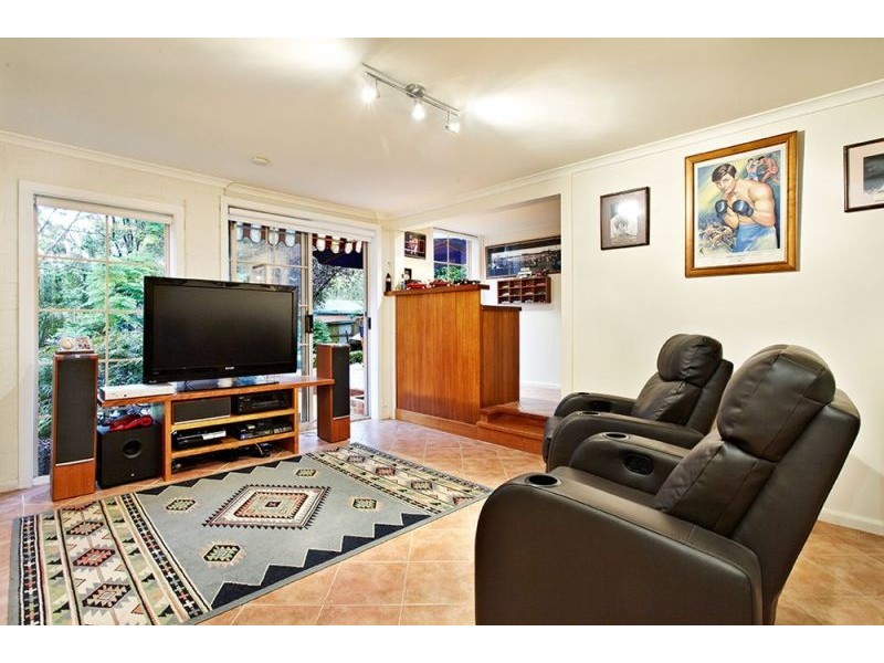 33 Burnett Street, Mitcham VIC 3132