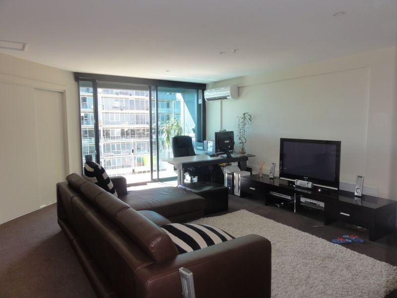 1008/83 Queens Road, Melbourne VIC 3004