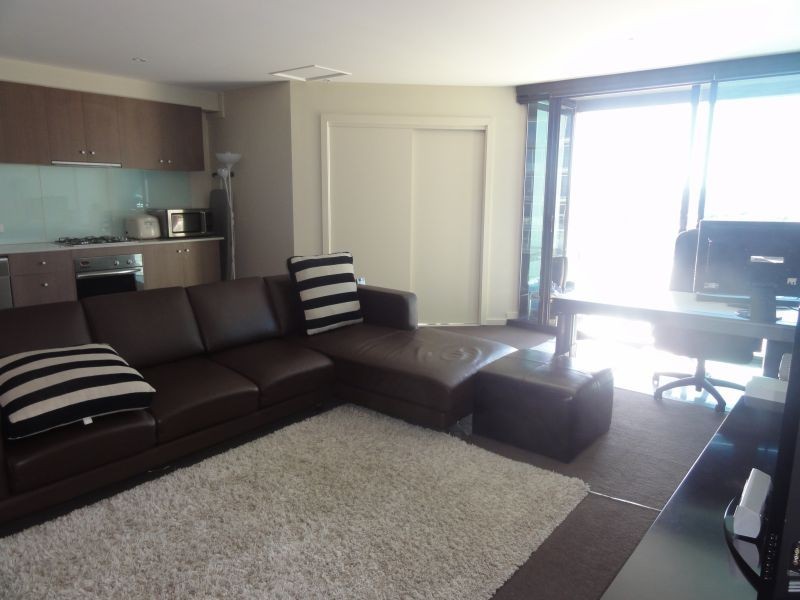 1008/83 Queens Road, Melbourne VIC 3004