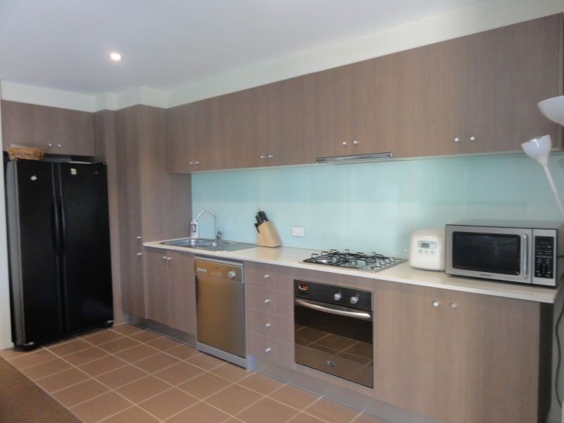 1008/83 Queens Road, Melbourne VIC 3004