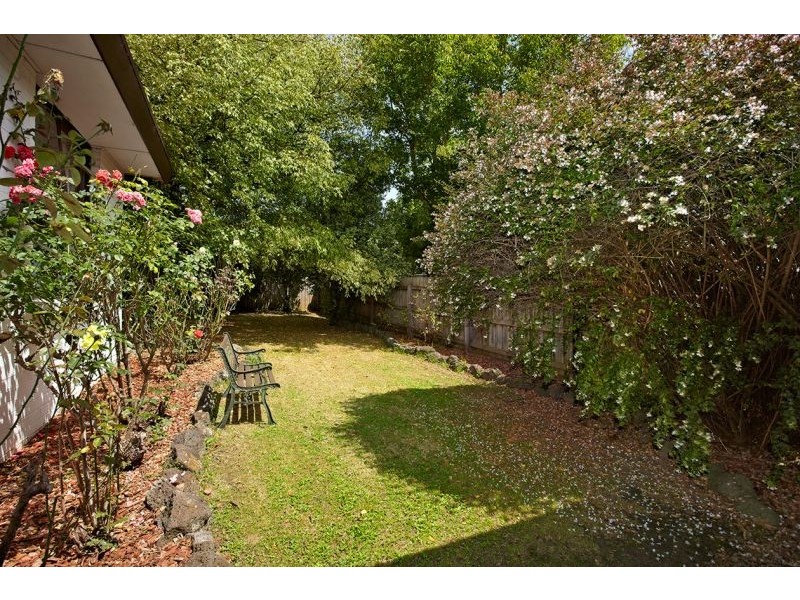 2 Bronhill Road, Ringwood East VIC 3135