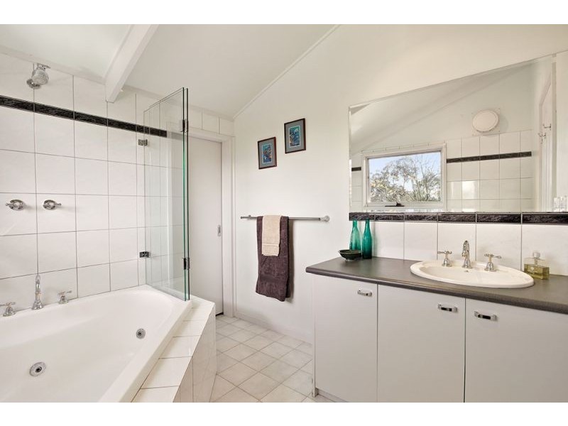 3 Range Road, Burwood East VIC 3151
