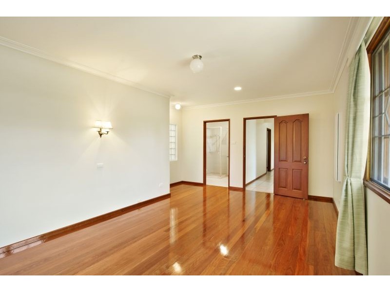 8 Simpson Street, Mitcham VIC 3132