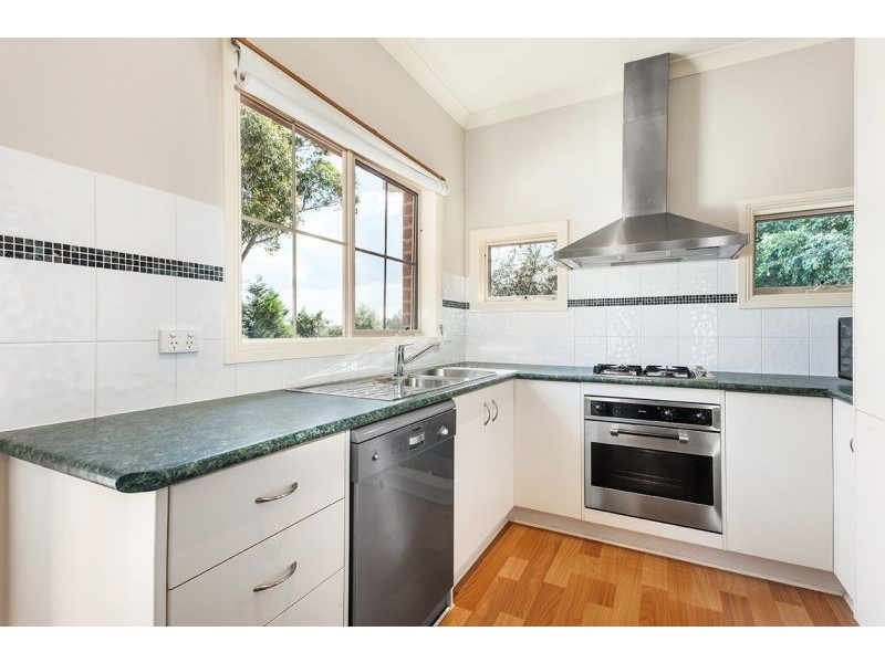 2/34 Warnes Road, Mitcham VIC 3132