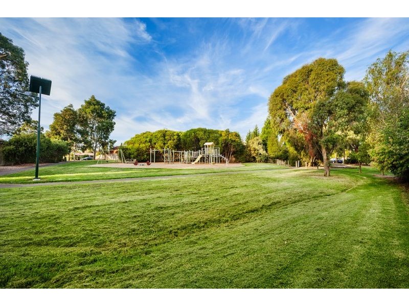 27 Bond Avenue, Blackburn South VIC 3130