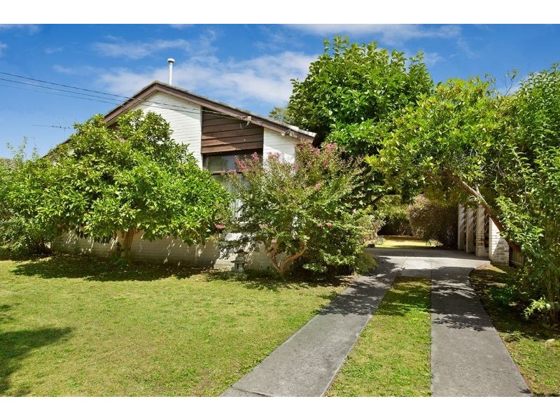 2 Bronhill Road, Ringwood East VIC 3135