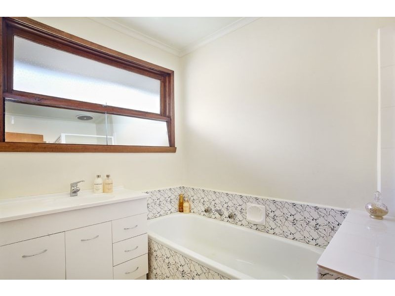 2 Bronhill Road, Ringwood East VIC 3135