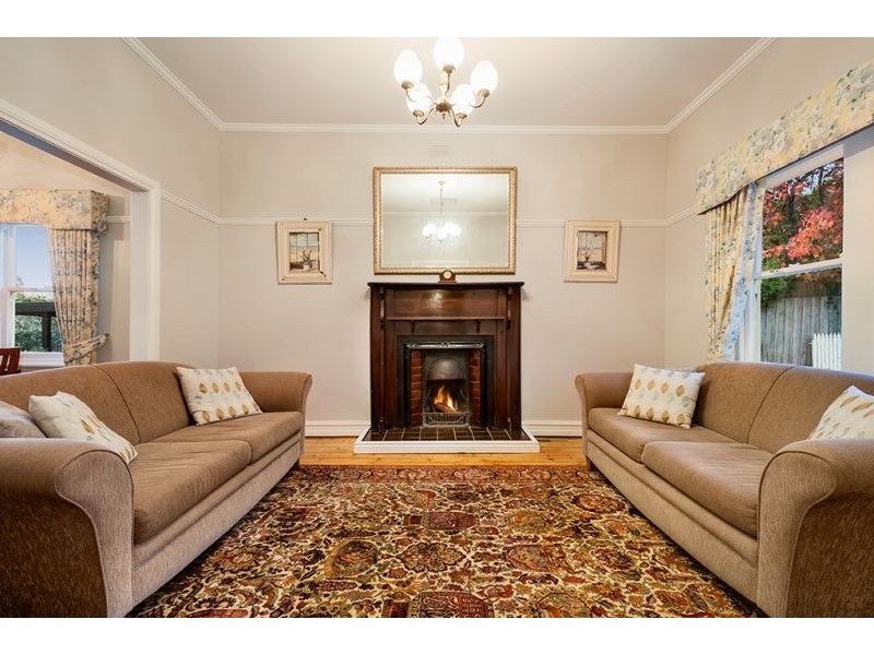 6 Downing Street, Blackburn VIC 3130