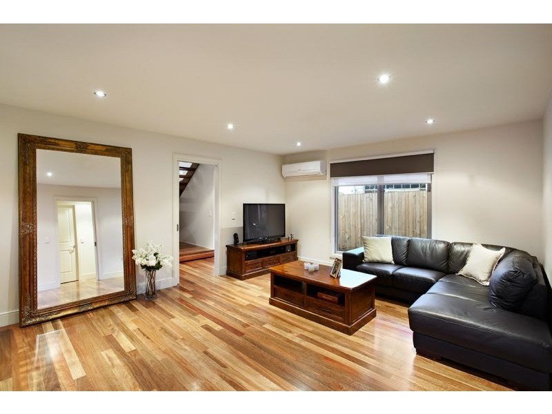 2/8 Narallah Grove, Box Hill North VIC 3129