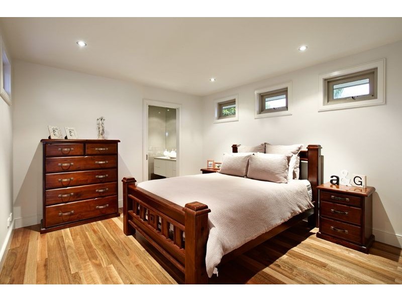 2/8 Narallah Grove, Box Hill North VIC 3129