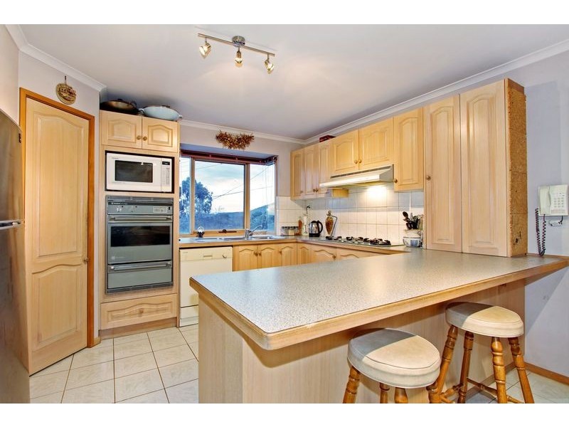 1 Ross Avenue, The Basin VIC 3154