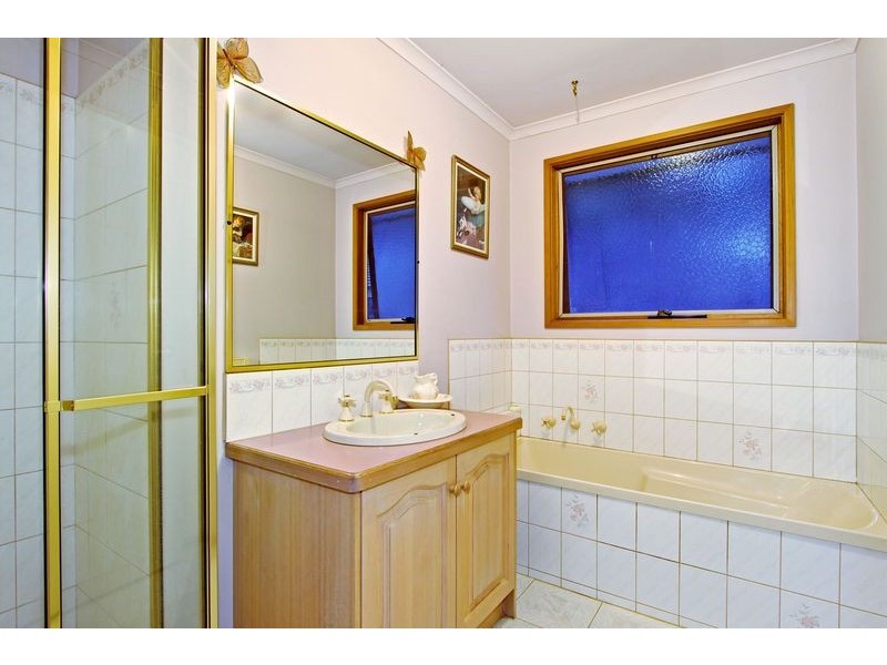 1 Ross Avenue, The Basin VIC 3154