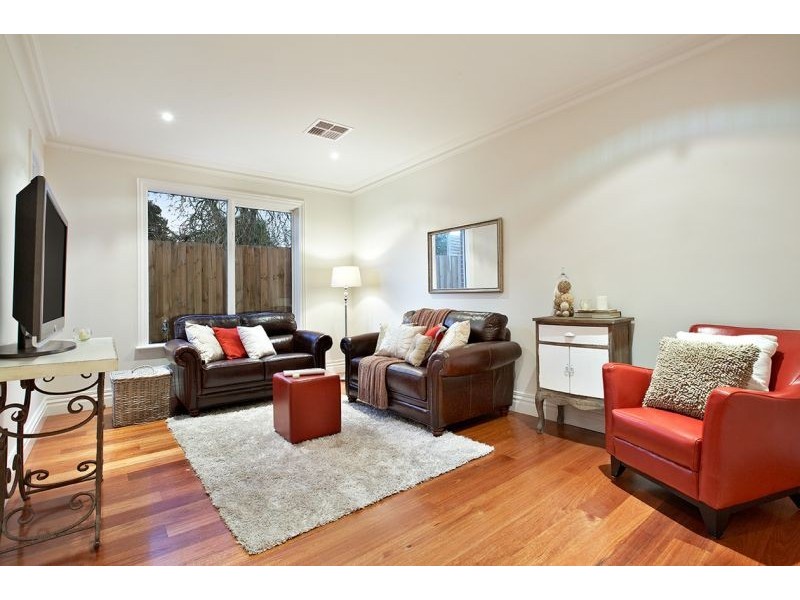 2/4 Maple Street, Blackburn VIC 3130