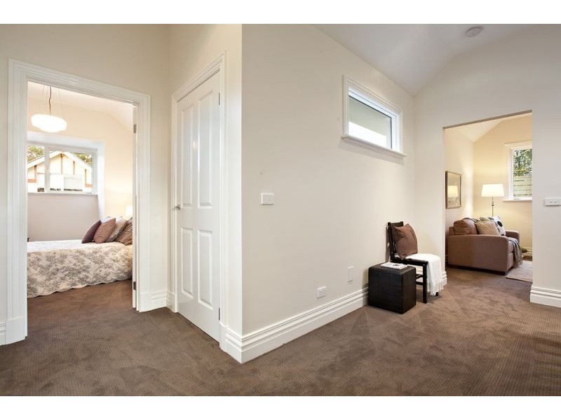 2/4 Maple Street, Blackburn VIC 3130