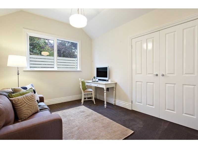 2/4 Maple Street, Blackburn VIC 3130