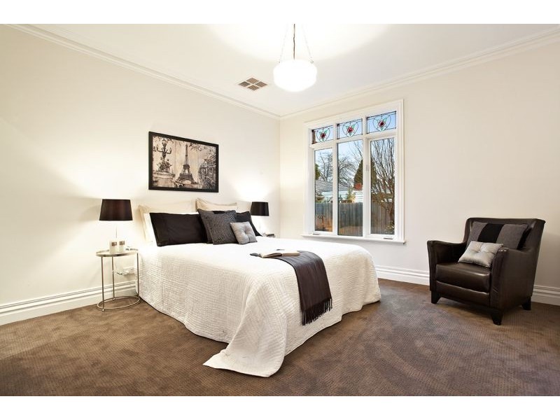 2/4 Maple Street, Blackburn VIC 3130