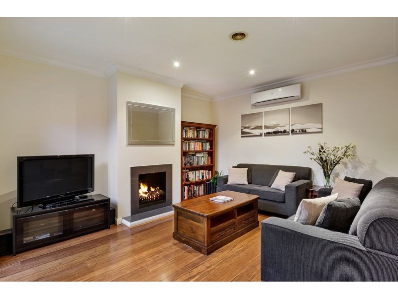 2/12 Hirst Street, Blackburn VIC 3130