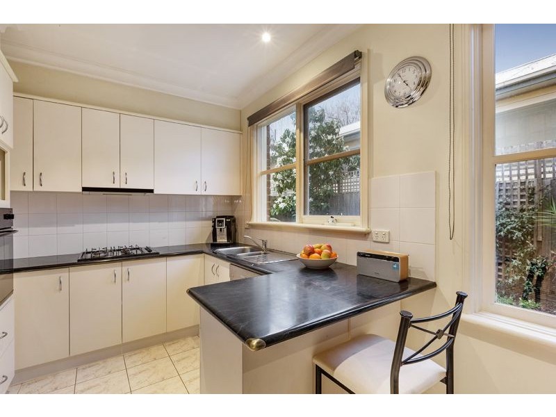 2/12 Hirst Street, Blackburn VIC 3130