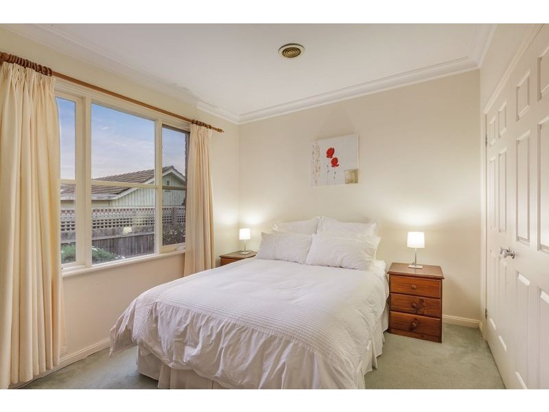 2/12 Hirst Street, Blackburn VIC 3130