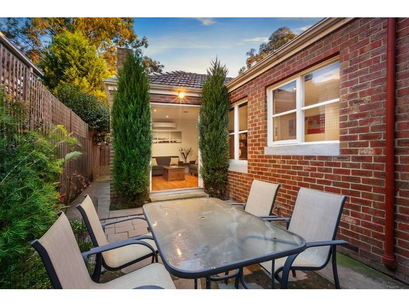 2/12 Hirst Street, Blackburn VIC 3130