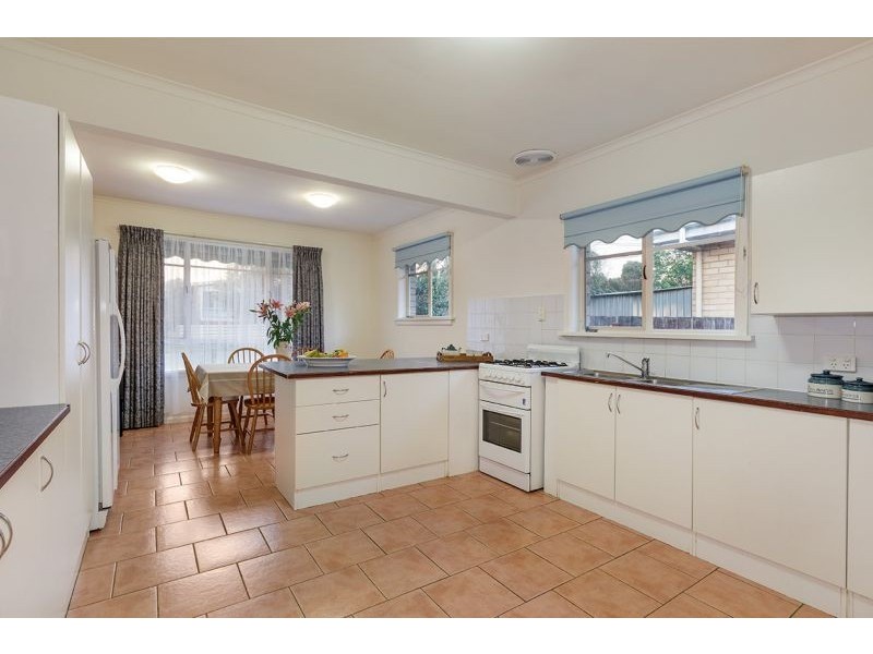 20 Hampshire Road, Forest Hill VIC 3131